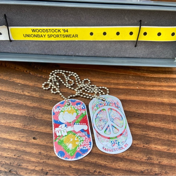All Like New - 1994 Woodstock - Collectable Dog Tags, Arm Band and Comic Book - Picture 2 of 15